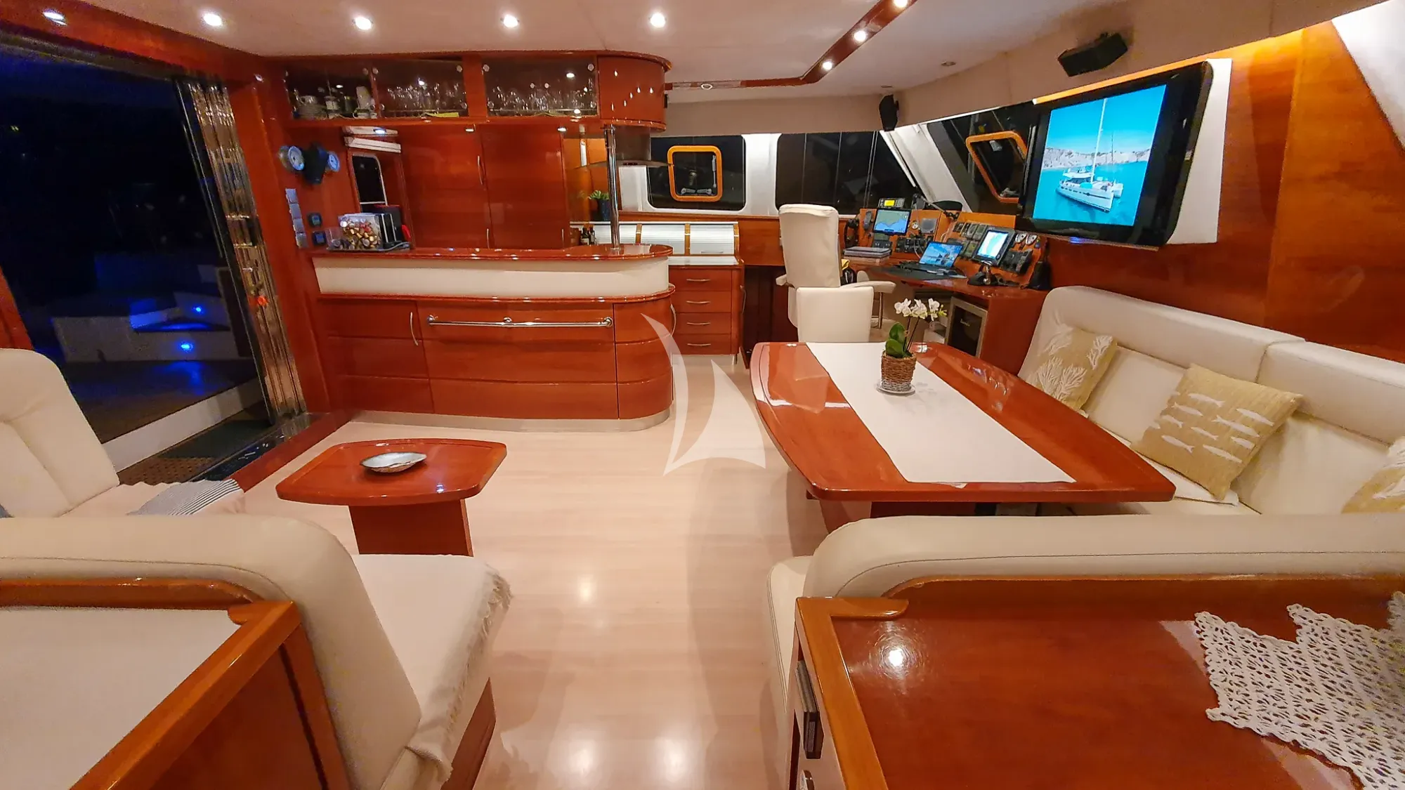 SUNNYACHT Sunreef 62 - bar and saloon lounge