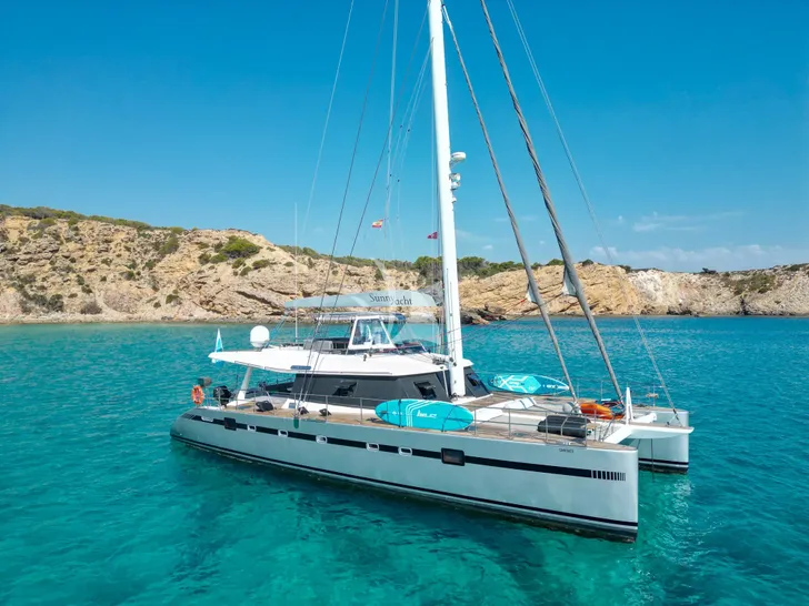 SUNNYACHT Sunreef 62 - anchored side profile SUNNYACHT Sunreef 62 - anchored side profile