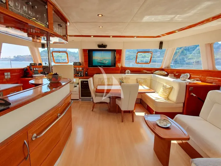 SUNNYACHT Sunreef 62 - saloon and dining area SUNNYACHT Sunreef 62 - saloon and dining area