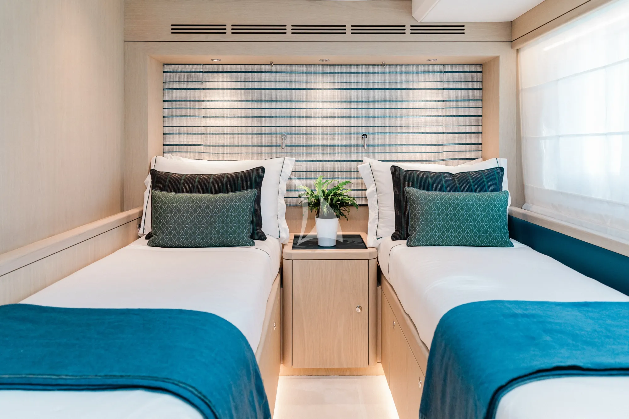 Charter Yacht SUNYO - Oyster 885 - 4 Cabins - Antigua - Barbuda - St Martin - Leewards - Caribbean