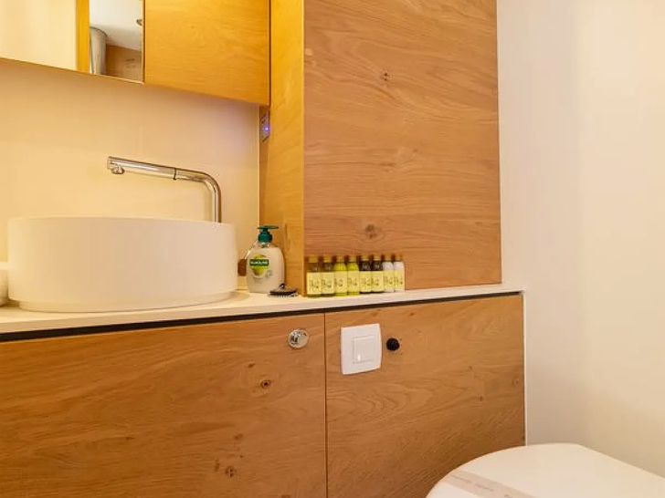 SUPREME Elan Impression 43 - cabin bathroom SUPREME Elan Impression 43 - cabin bathroom