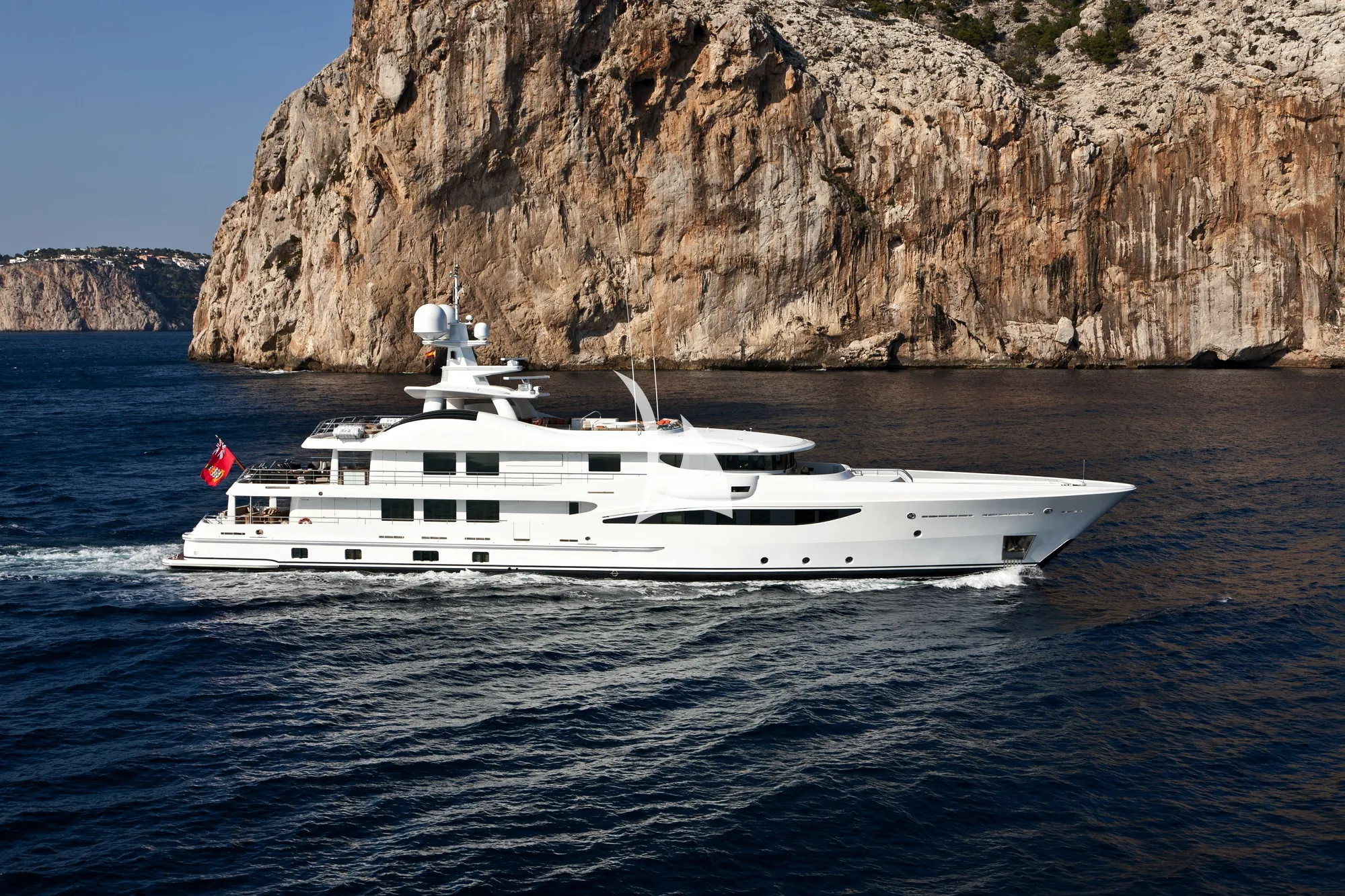 SWEET MARYI Amels 171 - cruising side profile