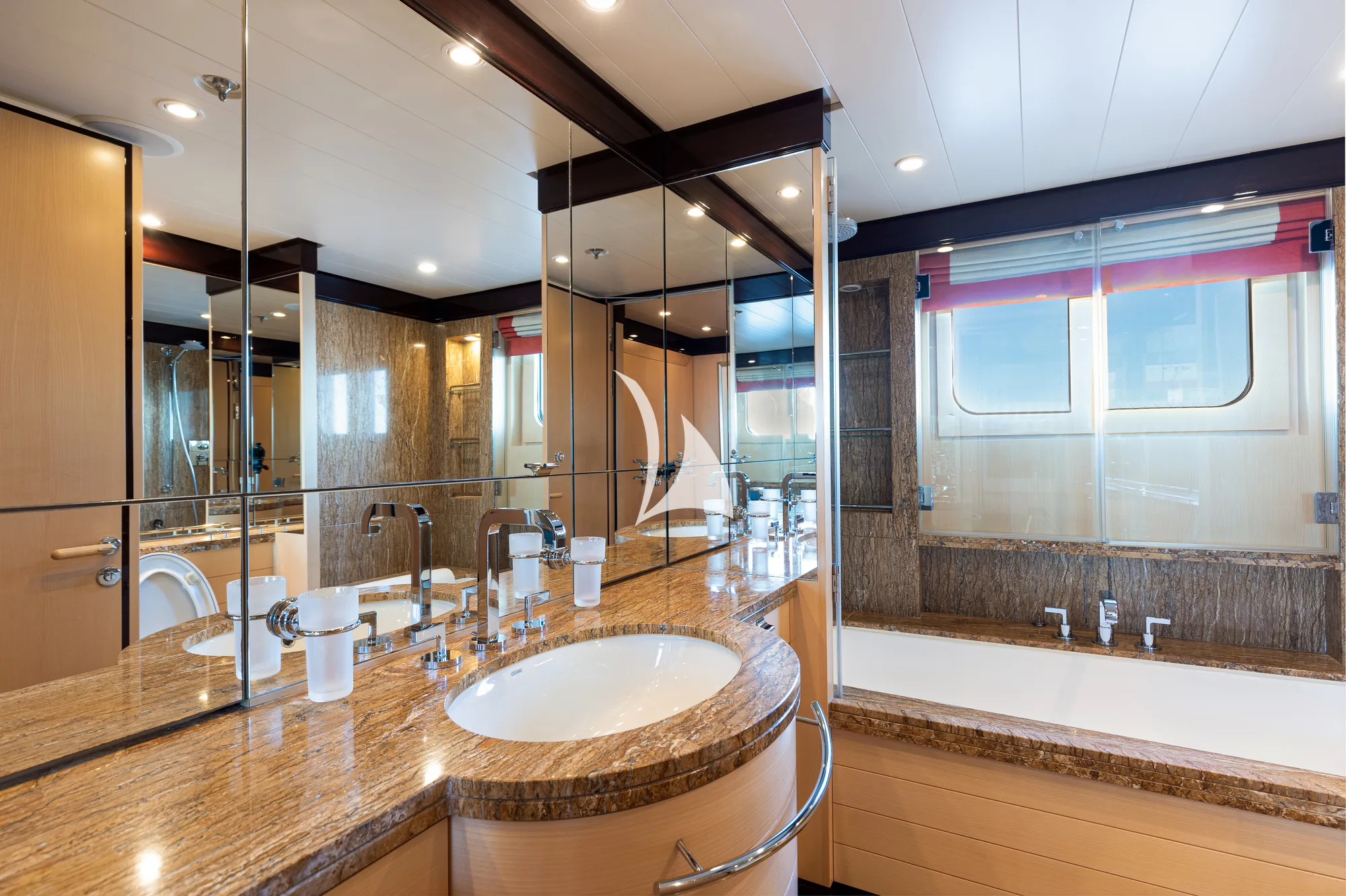 SWEET MARYI Amels 171 - twin cabin bathroom