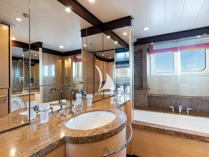 SWEET MARYI Amels 171 - twin cabin bathroom SWEET MARYI Amels 171 - twin cabin bathroom