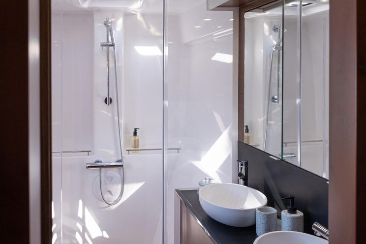 Charter Yacht Nautitech 46 Fly - 6 Cabins(4 Double + 2 Single)- 2019 - Athens - Mykonos - Paros