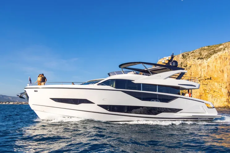 Charter Yacht WYLDECREST - Sunseeker 90 Ocean - 4 Cabins - Cannes - Monaco - St Tropez
