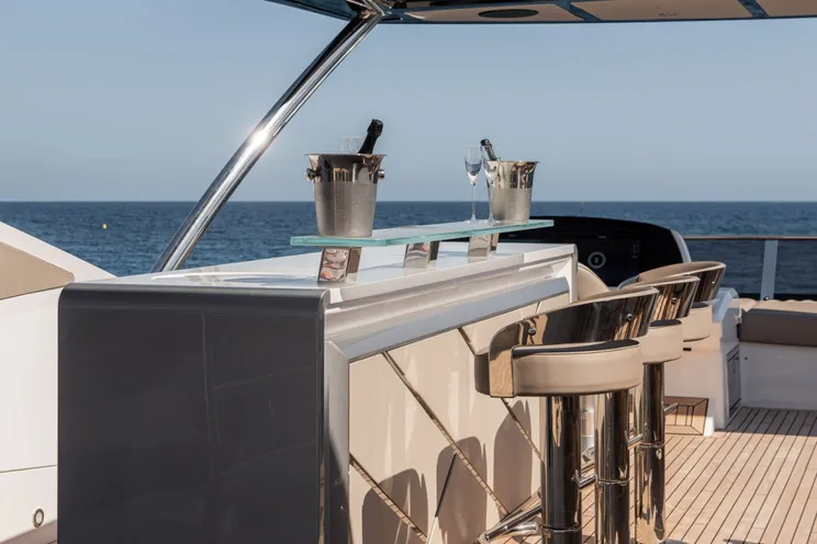 Charter Yacht WYLDECREST - Sunseeker 90 Ocean - 4 Cabins - Cannes - Monaco - St Tropez