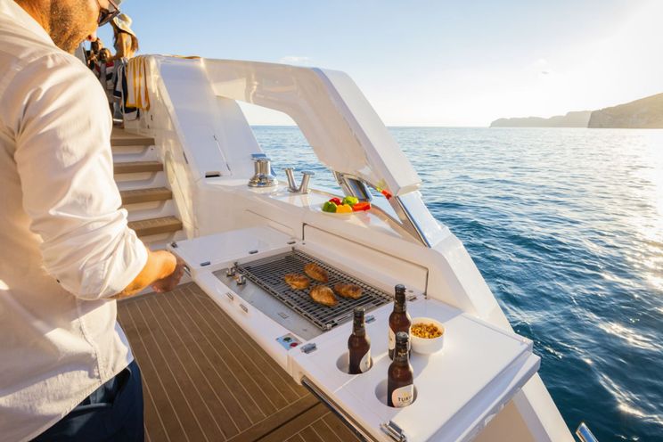 Charter Yacht WYLDECREST - Sunseeker 90 Ocean - 4 Cabins - Cannes - Monaco - St Tropez