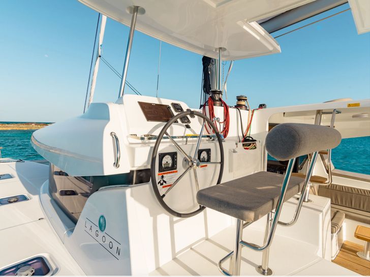 Lagoon 42 - Cockpit Lagoon 42 - Cockpit