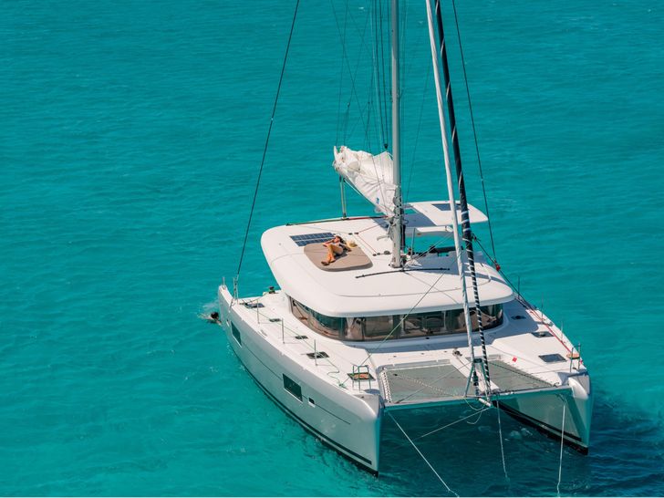 Lagoon 42 - Foredeck Lagoon 42 - Foredeck