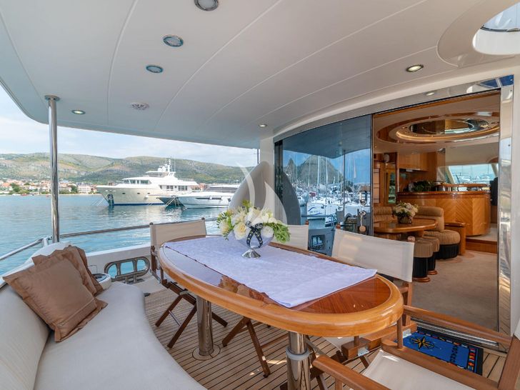 HAPPY 3 - Outside dining area HAPPY 3 - Outside dining area