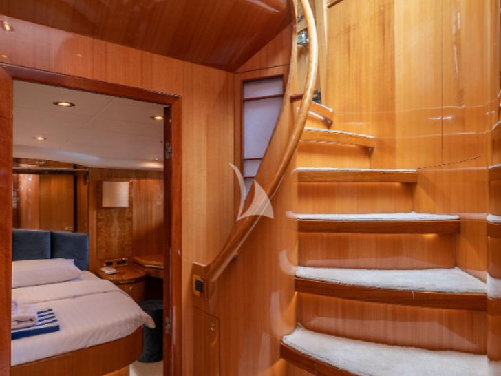 HAPPY 3 - Stair case HAPPY 3 - Stair case