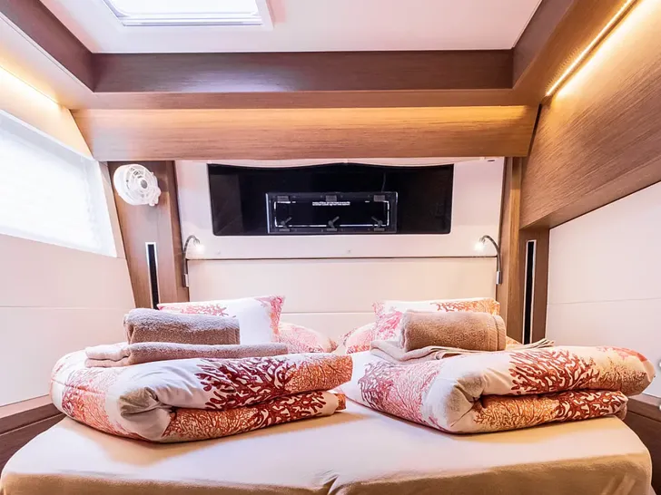 LAGOON 50 - cabin comforters LAGOON 50 - cabin comforters