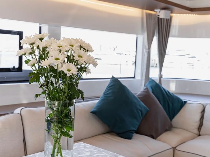 LAGOON 50 - couch LAGOON 50 - couch