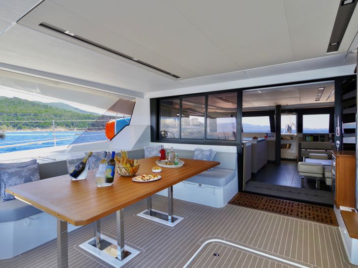MAURICE Fountaine Pajot 59 - aft deck MAURICE Fountaine Pajot 59 - aft deck