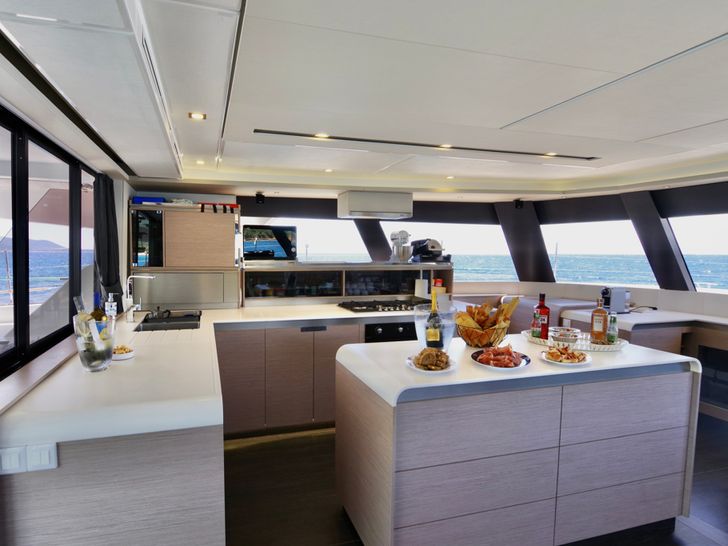 MAURICE Fountaine Pajot 59 - galley MAURICE Fountaine Pajot 59 - galley