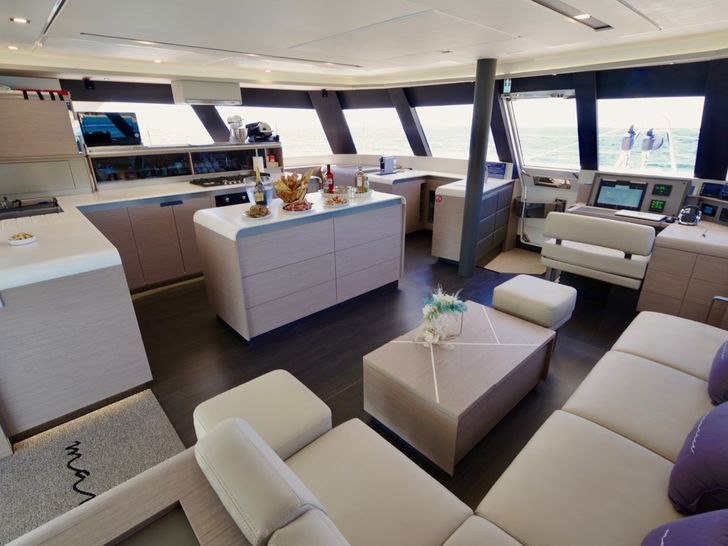 MAURICE Fountaine Pajot 59 - saloon MAURICE Fountaine Pajot 59 - saloon