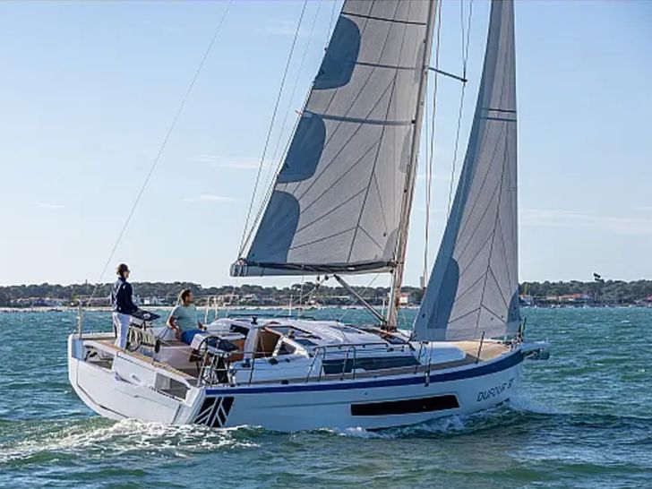 Dufour 37 - Waterline view Dufour 37 - Waterline view