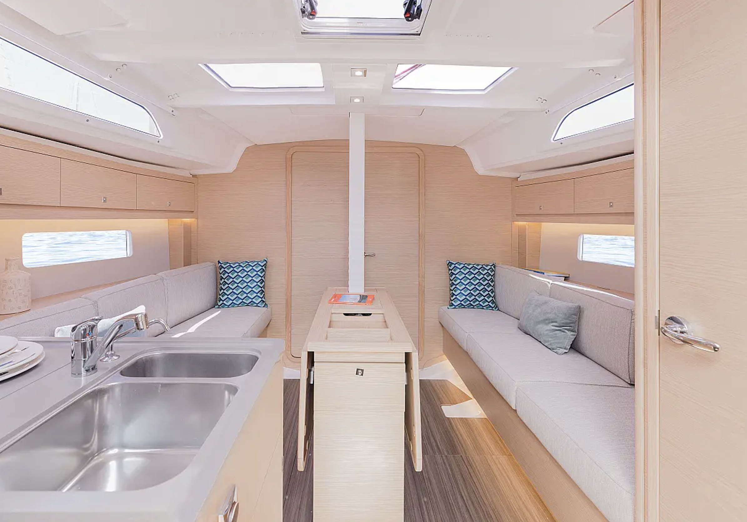 Dufour 37 - interior seating area