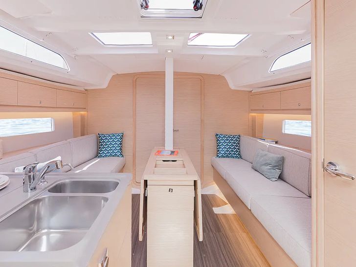 Dufour 37 - interior seating area Dufour 37 - interior seating area