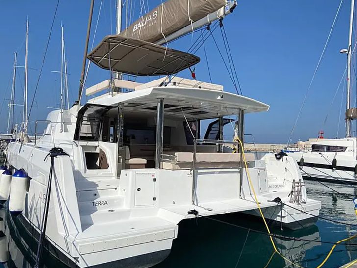 Bali 4.8 - Stern view Bali 4.8 - Stern view