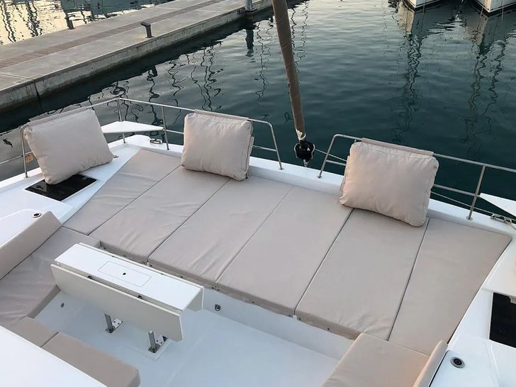 Bali 4.8 - Bow seating area Bali 4.8 - Bow seating area