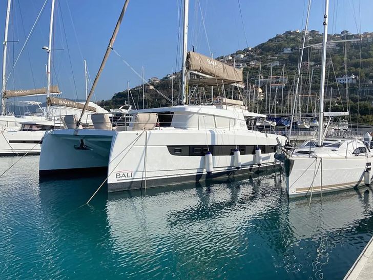 Bali 4.8 - Side view Bali 4.8 - Side view