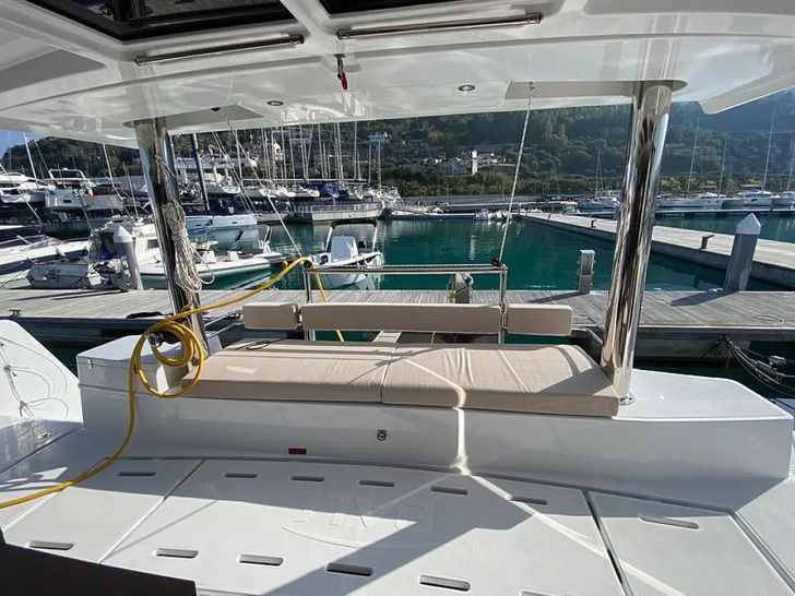 Bali 4.8 - Seating area stern Bali 4.8 - Seating area stern