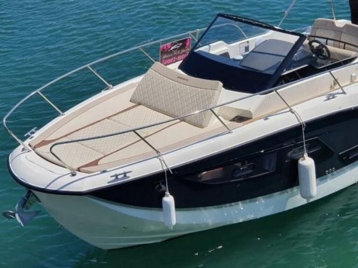 Quicksilver 875 - foredeck Quicksilver 875 - foredeck