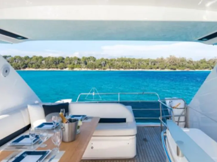 Princess 64 Fly Blue - flybridge dining area Princess 64 Fly Blue - flybridge dining area