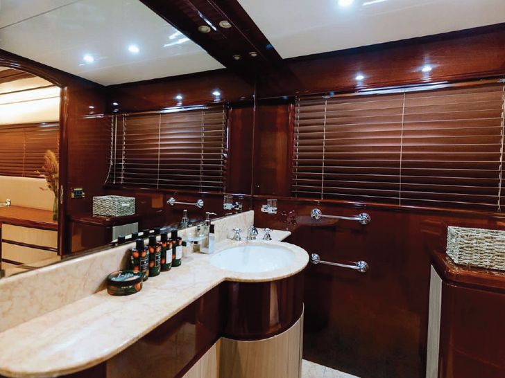 SYMPATICO Posillipo Technema 80 - master cabin bathroom SYMPATICO Posillipo Technema 80 - master cabin bathroom