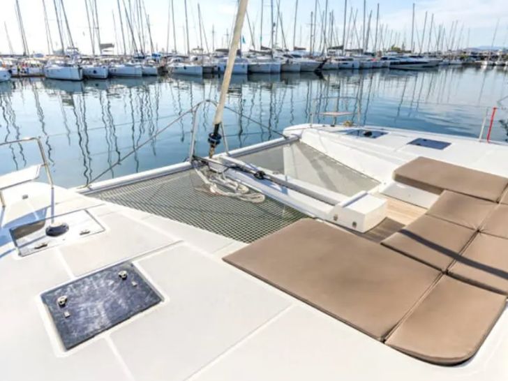 PELAGIC CAT Lagoon 50 - foredeck sun pads and net trampolines PELAGIC CAT Lagoon 50 - foredeck sun pads and net trampolines