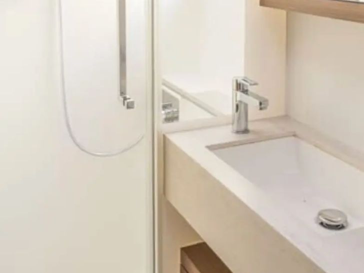 PELAGIC CAT Lagoon 50 - cabin 2 bathroom PELAGIC CAT Lagoon 50 - cabin 2 bathroom