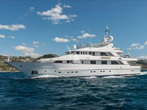 DESAMIS - Benetti 40m - 5 Cabin - French Riviera - Greece - Croatia - Slovenia - Venice DESAMIS - Benetti 40m - 5 Cabin - French Riviera - Greece - Croatia - Slovenia - Venice