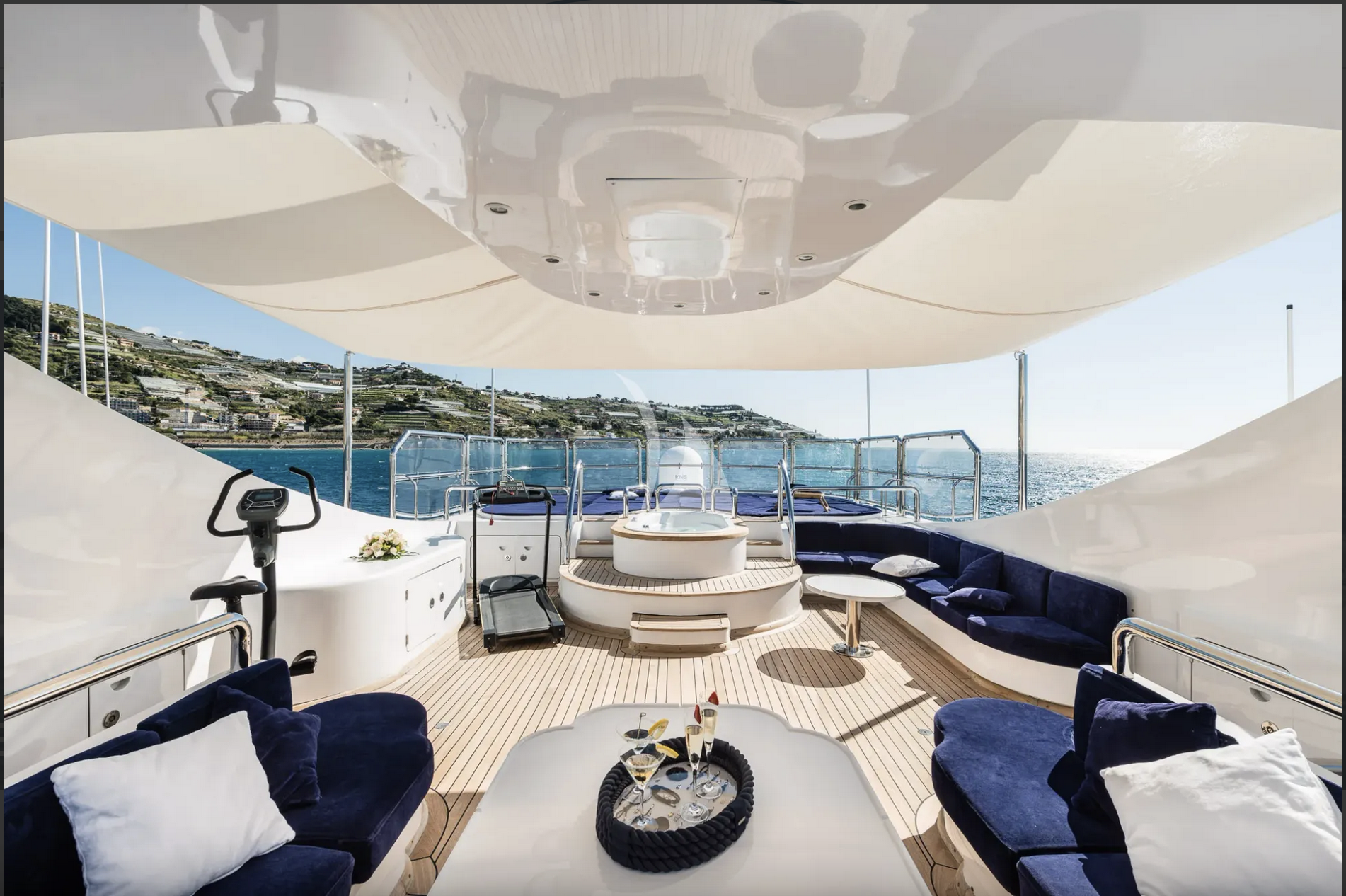 Charter Yacht DESAMIS - Benetti 40m - 5 Cabin - French Riviera - Greece - Croatia - Slovenia - Venice
