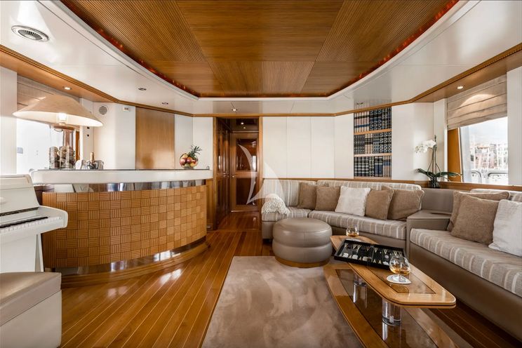 Charter Yacht DESAMIS - Benetti 40m - 5 Cabin - French Riviera - Greece - Croatia - Slovenia - Venice