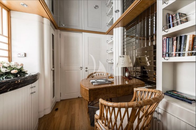 Charter Yacht DESAMIS - Benetti 40m - 5 Cabin - French Riviera - Greece - Croatia - Slovenia - Venice