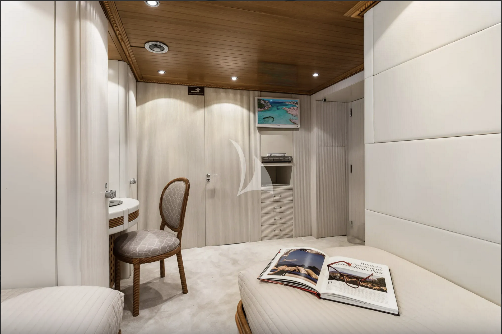 Charter Yacht DESAMIS - Benetti 40m - 5 Cabin - French Riviera - Greece - Croatia - Slovenia - Venice