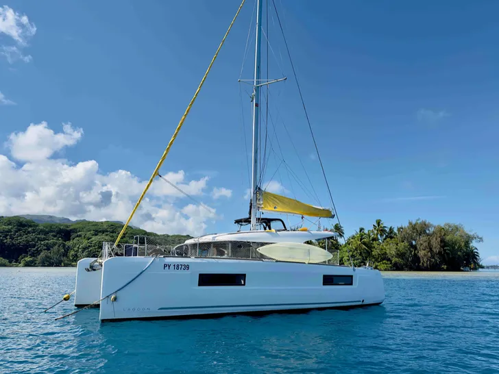 LAGOON 40 - side profile LAGOON 40 - side profile