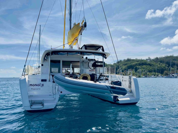 LAGOON 40 - aft shot LAGOON 40 - aft shot