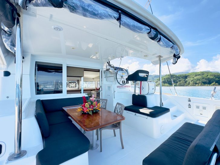 LAGOON 40 - aft deck dining area LAGOON 40 - aft deck dining area