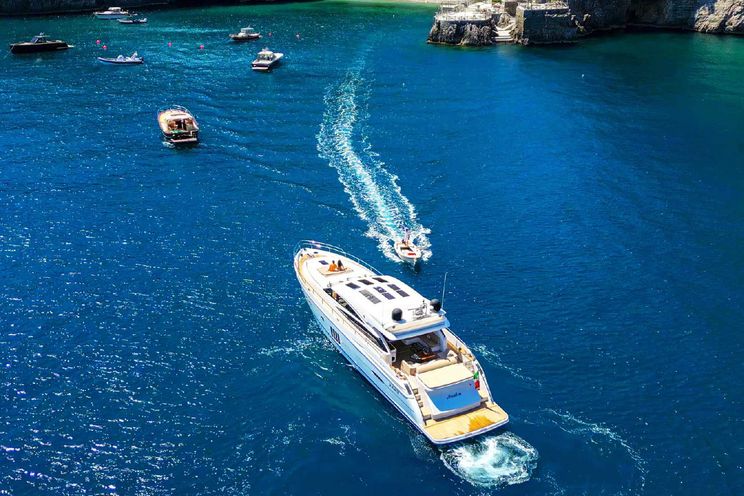 Charter Yacht PRINCESS 81 - Amalfi Coast Day Charter Yacht - 3 Cabins - Naples - Capri - Positano - Italy