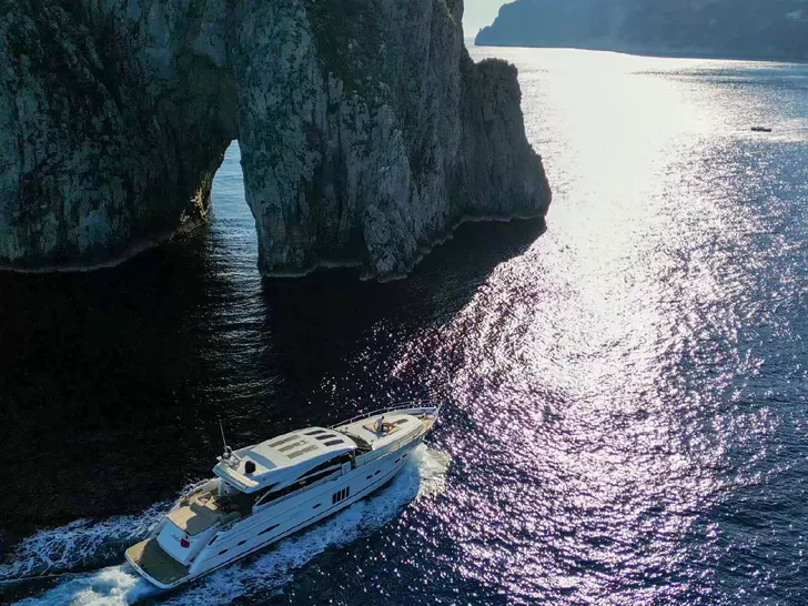 PRINCESS 81 - cruising near rocky cliffs PRINCESS 81 - cruising near rocky cliffs