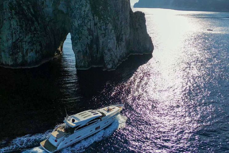Charter Yacht PRINCESS 81 - Amalfi Coast Day Charter Yacht - 3 Cabins - Naples - Capri - Positano - Italy