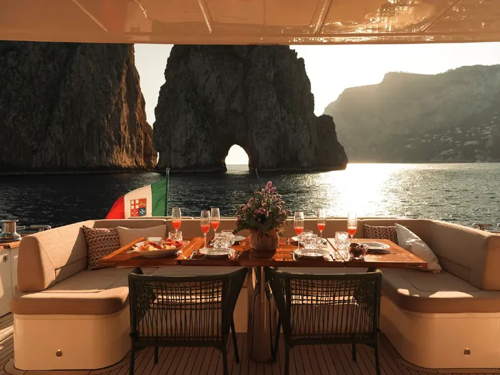 PRINCESS 81 - alfresco dining area PRINCESS 81 - alfresco dining area