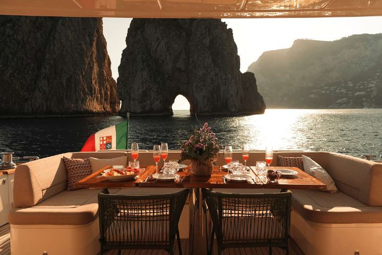 Charter Yacht PRINCESS 81 - Amalfi Coast Day Charter Yacht - 3 Cabins - Naples - Capri - Positano - Italy