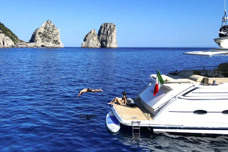 Charter Yacht PRINCESS 81 - Amalfi Coast Day Charter Yacht - 3 Cabins - Naples - Capri - Positano - Italy