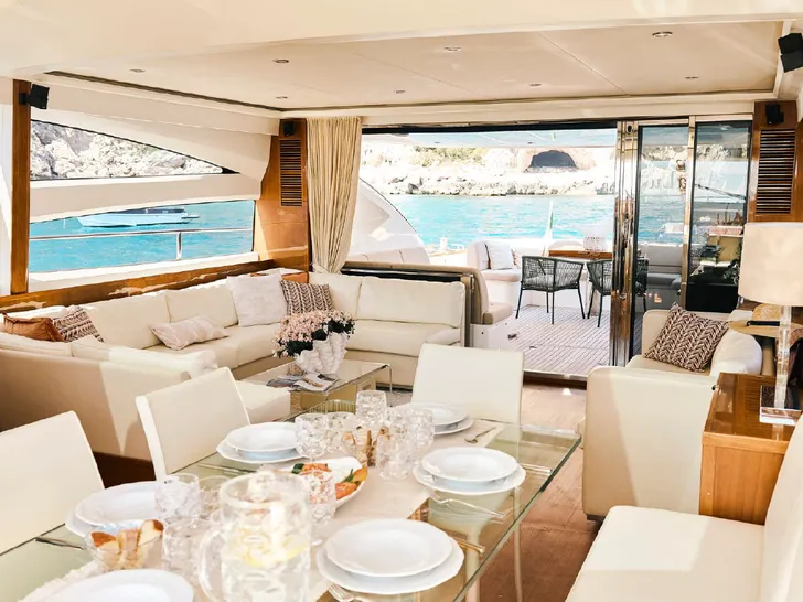 PRINCESS 81 - saloon PRINCESS 81 - saloon