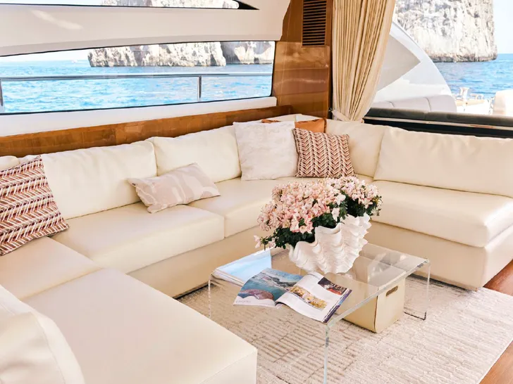 PRINCESS 81 - saloon seating PRINCESS 81 - saloon seating