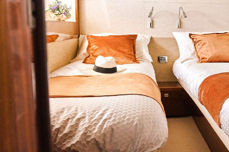 Charter Yacht PRINCESS 81 - Amalfi Coast Day Charter Yacht - 3 Cabins - Naples - Capri - Positano - Italy